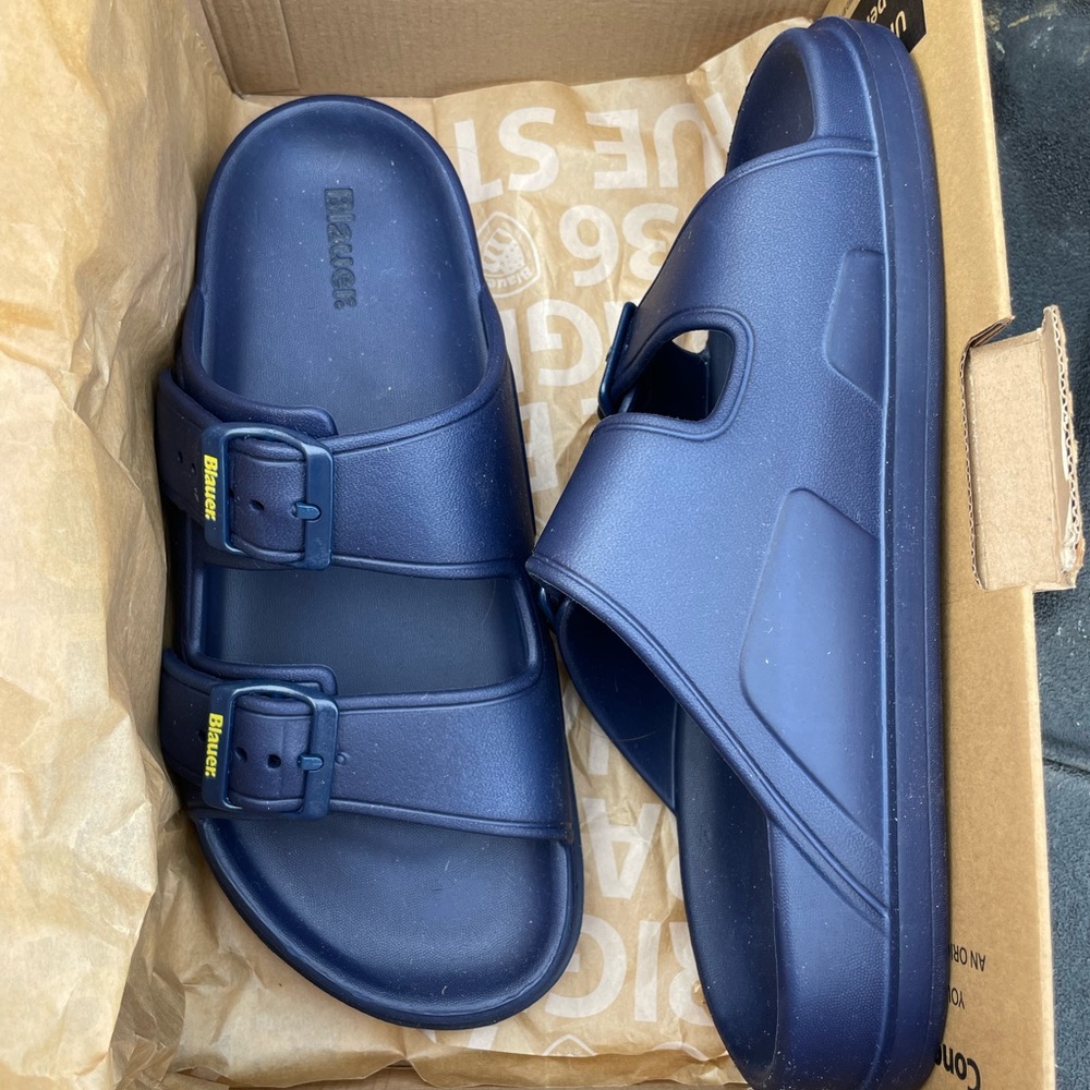Blauer Navy Blue Beach Slip ons, yellow accent, size 41-42, NWOT